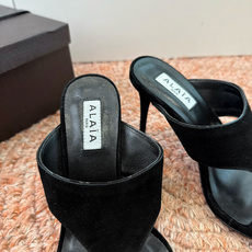 G241代购级阿莱雅Alaïa 镂空高跟凉鞋✨Alaïa这款镂空高跟凉鞋,采用网状皮革设计,透气又时 G241代购级阿莱雅Alaïa 镂空高跟凉鞋✨Alaïa这款镂空高跟凉鞋,采用网状皮革设计,透气又时