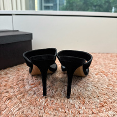 G241代购级阿莱雅Alaïa 镂空高跟凉鞋✨Alaïa这款镂空高跟凉鞋,采用网状皮革设计,透气又时 G241代购级阿莱雅Alaïa 镂空高跟凉鞋✨Alaïa这款镂空高跟凉鞋,采用网状皮革设计,透气又时