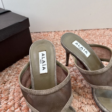 G241代购级阿莱雅Alaïa 镂空高跟凉鞋✨Alaïa这款镂空高跟凉鞋,采用网状皮革设计,透气又时 G241代购级阿莱雅Alaïa 镂空高跟凉鞋✨Alaïa这款镂空高跟凉鞋,采用网状皮革设计,透气又时