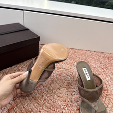 G241代购级阿莱雅Alaïa 镂空高跟凉鞋✨Alaïa这款镂空高跟凉鞋,采用网状皮革设计,透气又时 G241代购级阿莱雅Alaïa 镂空高跟凉鞋✨Alaïa这款镂空高跟凉鞋,采用网状皮革设计,透气又时