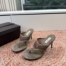 G241代购级阿莱雅Alaïa 镂空高跟凉鞋✨Alaïa这款镂空高跟凉鞋,采用网状皮革设计,透气又时 G241代购级阿莱雅Alaïa 镂空高跟凉鞋✨Alaïa这款镂空高跟凉鞋,采用网状皮革设计,透气又时