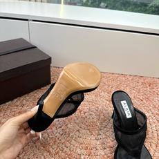 G241代购级阿莱雅Alaïa 镂空高跟凉鞋✨Alaïa这款镂空高跟凉鞋,采用网状皮革设计,透气又时 G241代购级阿莱雅Alaïa 镂空高跟凉鞋✨Alaïa这款镂空高跟凉鞋,采用网状皮革设计,透气又时