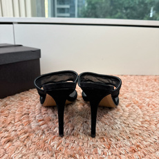 G241代购级阿莱雅Alaïa 镂空高跟凉鞋✨Alaïa这款镂空高跟凉鞋,采用网状皮革设计,透气又时 G241代购级阿莱雅Alaïa 镂空高跟凉鞋✨Alaïa这款镂空高跟凉鞋,采用网状皮革设计,透气又时