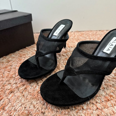 G241代购级阿莱雅Alaïa 镂空高跟凉鞋✨Alaïa这款镂空高跟凉鞋,采用网状皮革设计,透气又时 G241代购级阿莱雅Alaïa 镂空高跟凉鞋✨Alaïa这款镂空高跟凉鞋,采用网状皮革设计,透气又时