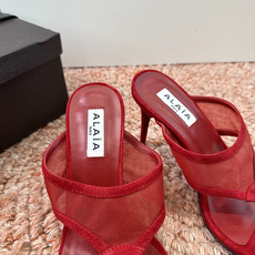 G241代购级阿莱雅Alaïa 镂空高跟凉鞋✨Alaïa这款镂空高跟凉鞋,采用网状皮革设计,透气又时 G241代购级阿莱雅Alaïa 镂空高跟凉鞋✨Alaïa这款镂空高跟凉鞋,采用网状皮革设计,透气又时
