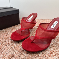 G241代购级阿莱雅Alaïa 镂空高跟凉鞋✨Alaïa这款镂空高跟凉鞋,采用网状皮革设计,透气又时 G241代购级阿莱雅Alaïa 镂空高跟凉鞋✨Alaïa这款镂空高跟凉鞋,采用网状皮革设计,透气又时