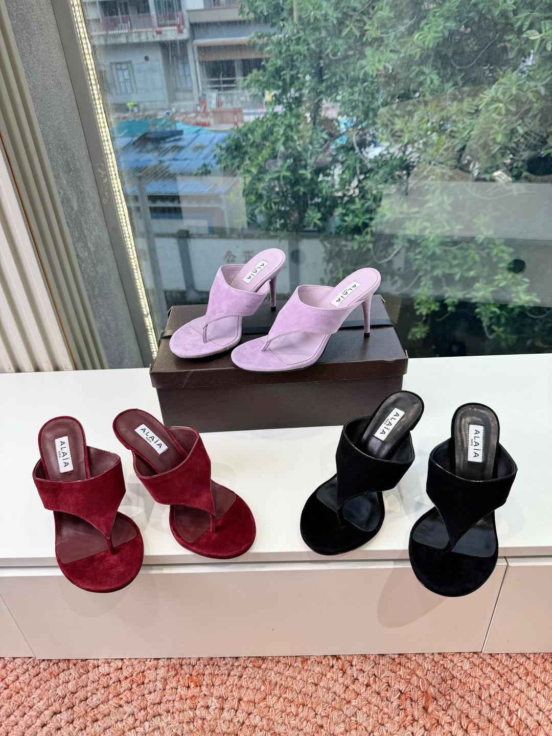 G241代购级阿莱雅Alaïa 镂空高跟凉鞋​​✨Alaïa这款镂空高跟凉鞋，采用网状皮革设计，透气又时