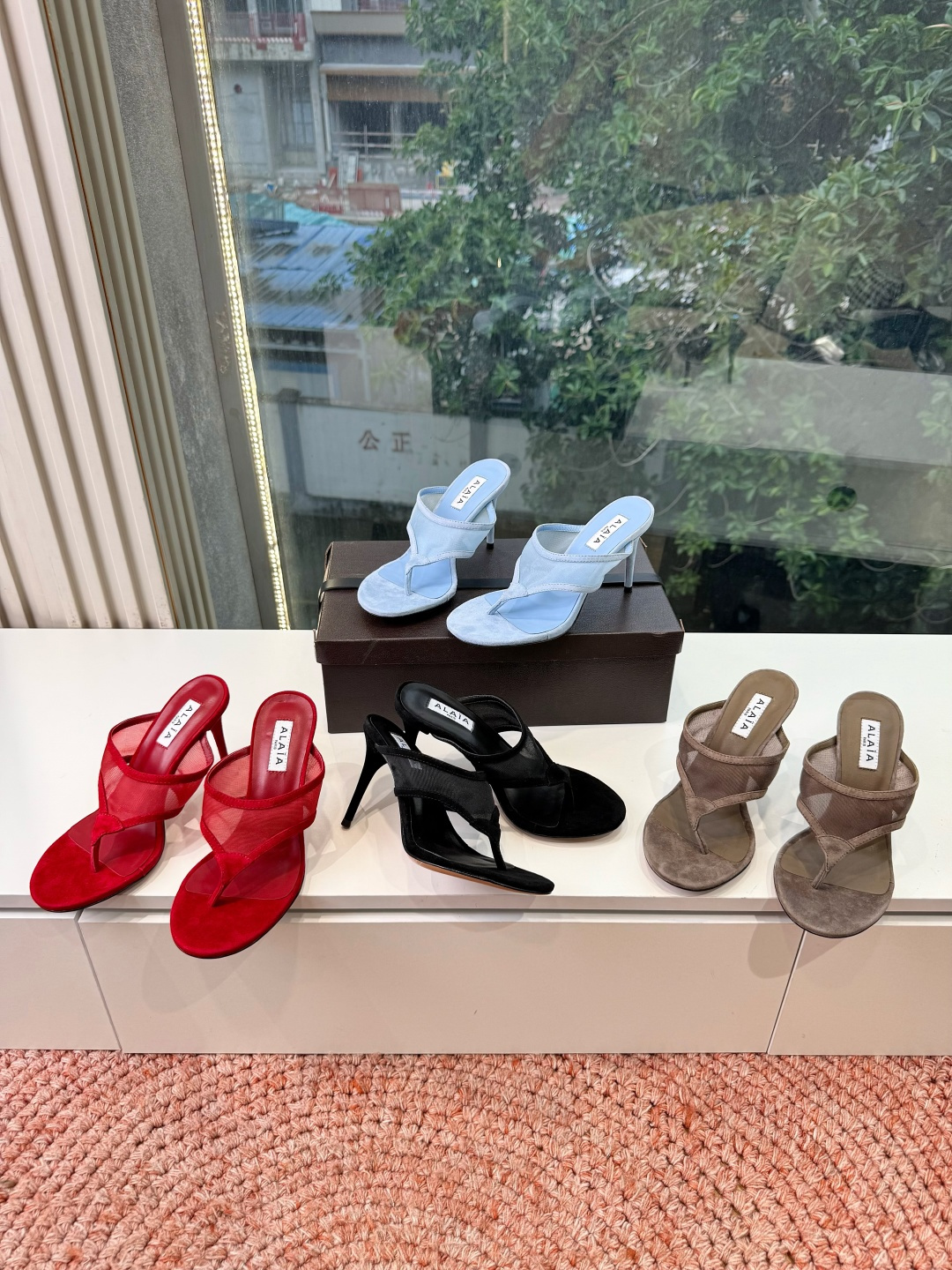G241代购级阿莱雅Alaïa 镂空高跟凉鞋​​✨Alaïa这款镂空高跟凉鞋，采用网状皮革设计，透气又时