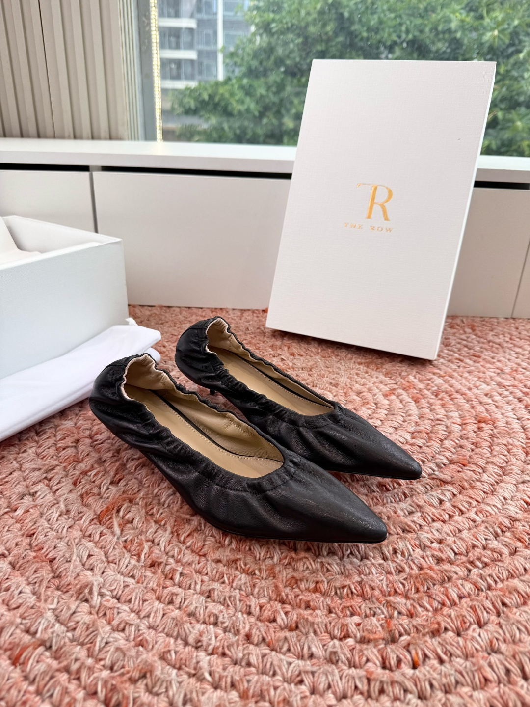 所见即所得G028代购级别the roe玛丽珍单鞋一定要收了它 有一丢高级又简约的感觉其实除了好看以外它 所见即所得G028代购级别the roe玛丽珍单鞋一定要收了它 有一丢高级又简约的感觉其实除了好看以外它
