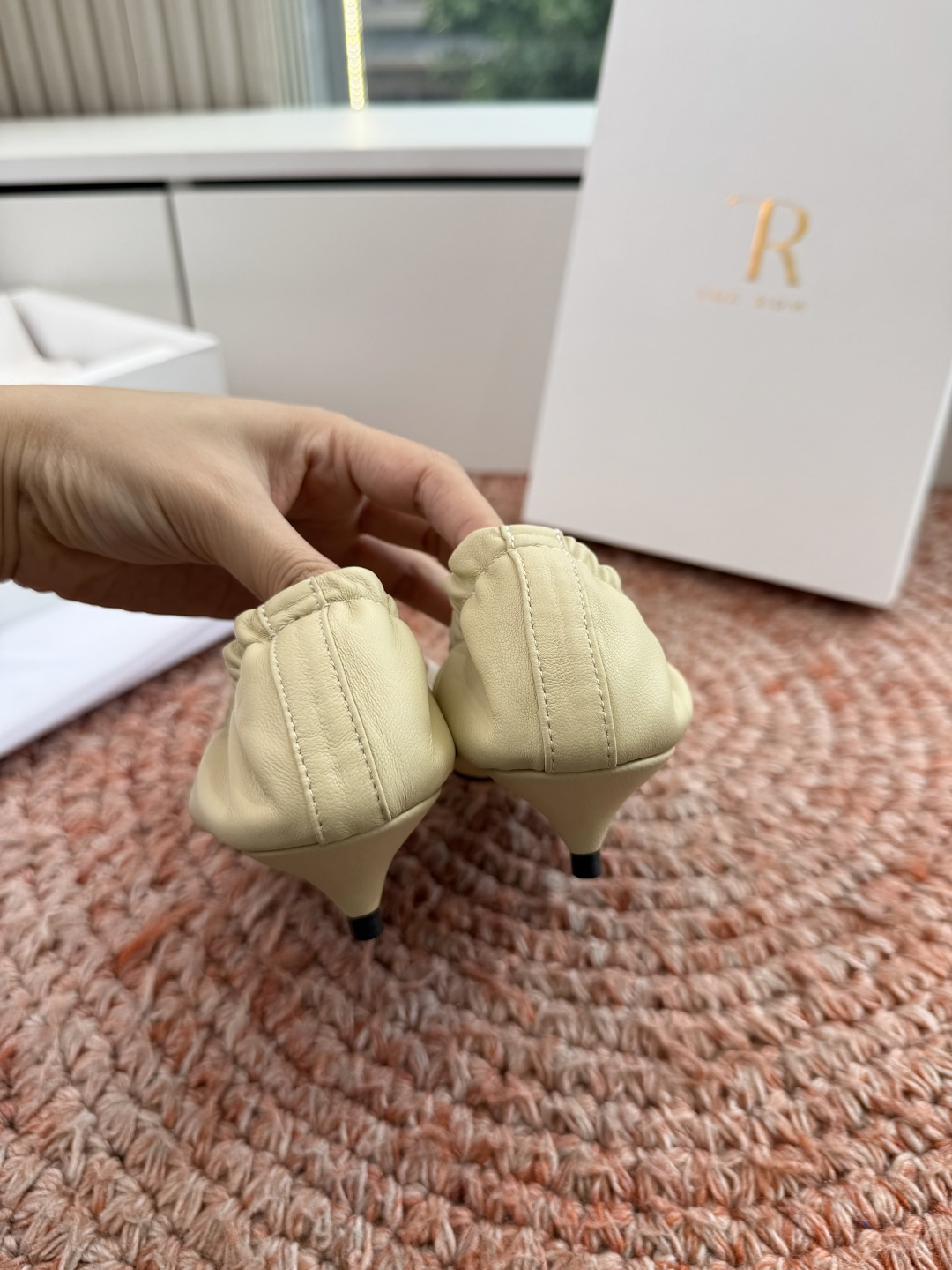 所见即所得G028代购级别the roe玛丽珍单鞋一定要收了它 有一丢高级又简约的感觉其实除了好看以外它