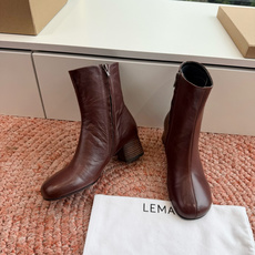G028😀LEMAIRE✨2026秋冬新款复古短靴,法式慵懒,简约而不失格调,绑带设计,是随性与精致的融 G028😀LEMAIRE✨2026秋冬新款复古短靴,法式慵懒,简约而不失格调,绑带设计,是随性与精致的融