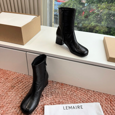 G028😀LEMAIRE✨2026秋冬新款复古短靴,法式慵懒,简约而不失格调,绑带设计,是随性与精致的融 G028😀LEMAIRE✨2026秋冬新款复古短靴,法式慵懒,简约而不失格调,绑带设计,是随性与精致的融