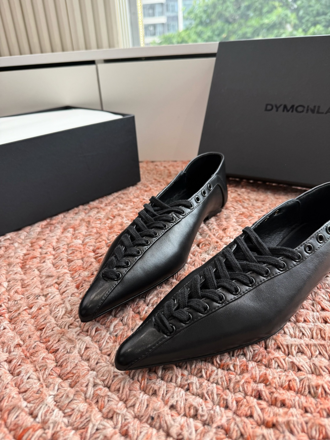 G213Dymonlatry女巫鞋舒淇同款26秋冬“Arcana”系列女巫靴，时装感尖头造型与松弛感宽筒