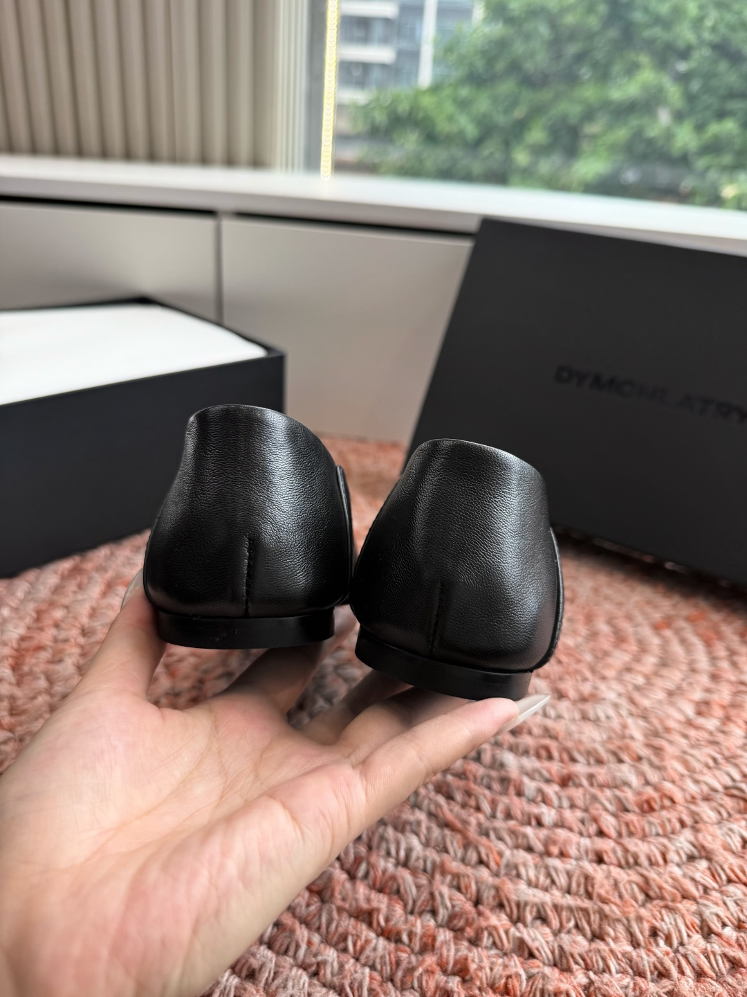 G213Dymonlatry女巫鞋舒淇同款26秋冬“Arcana”系列女巫靴，时装感尖头造型与松弛感宽筒