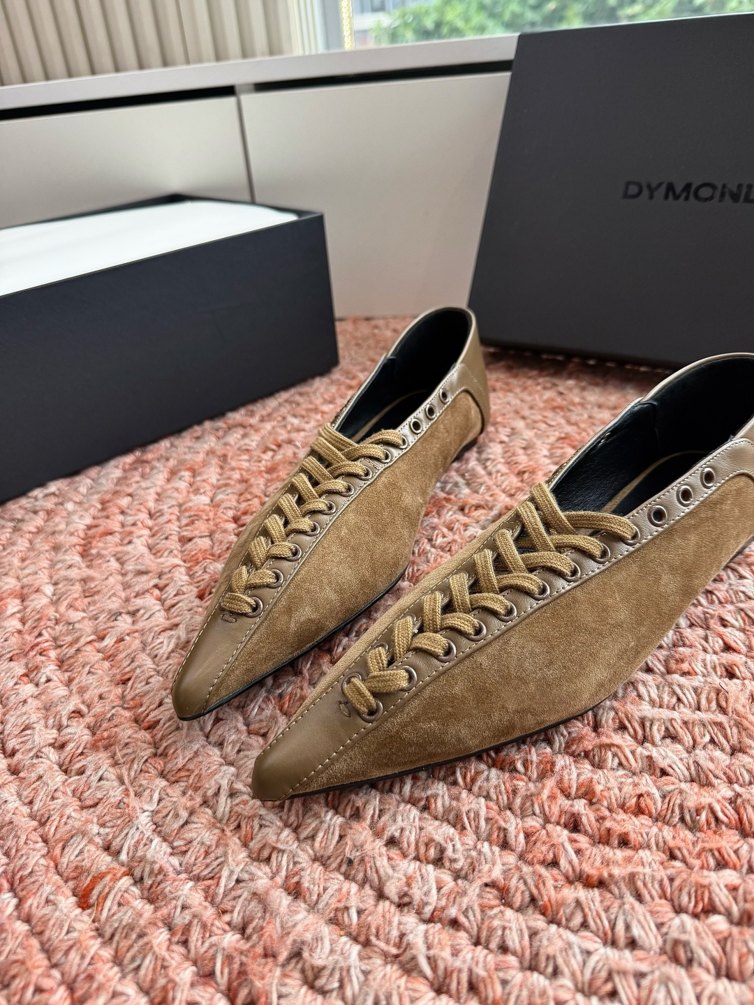 G213Dymonlatry女巫鞋舒淇同款26秋冬“Arcana”系列女巫靴，时装感尖头造型与松弛感宽筒