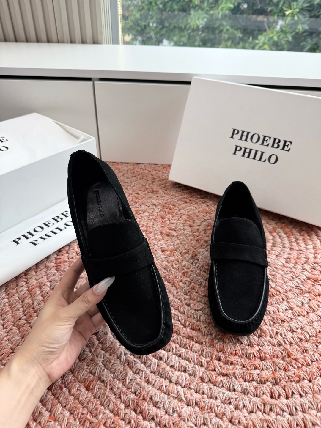 G213Phoebe Phil*新款乐福鞋经典的芭蕾鞋型，搭配鞋头的小蝴蝶结，自带软萌的少女感。鞋口的松