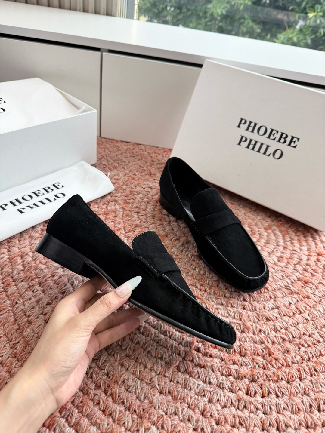 G213Phoebe Phil*新款乐福鞋经典的芭蕾鞋型，搭配鞋头的小蝴蝶结，自带软萌的少女感。鞋口的松