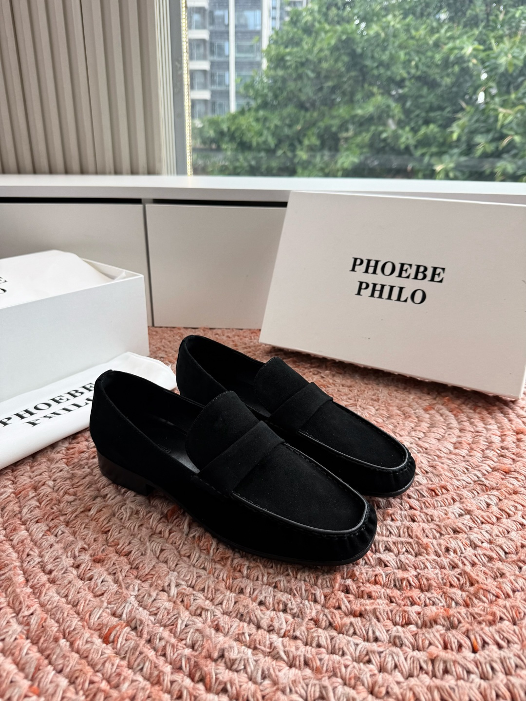 G213Phoebe Phil*新款乐福鞋经典的芭蕾鞋型，搭配鞋头的小蝴蝶结，自带软萌的少女感。鞋口的松