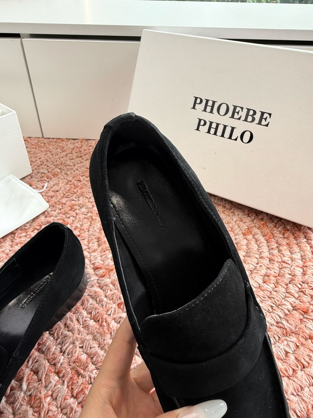 G213Phoebe Phil*新款乐福鞋经典的芭蕾鞋型，搭配鞋头的小蝴蝶结，自带软萌的少女感。鞋口的松