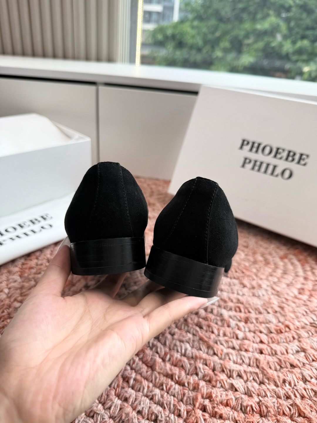 G213Phoebe Phil*新款乐福鞋经典的芭蕾鞋型，搭配鞋头的小蝴蝶结，自带软萌的少女感。鞋口的松
