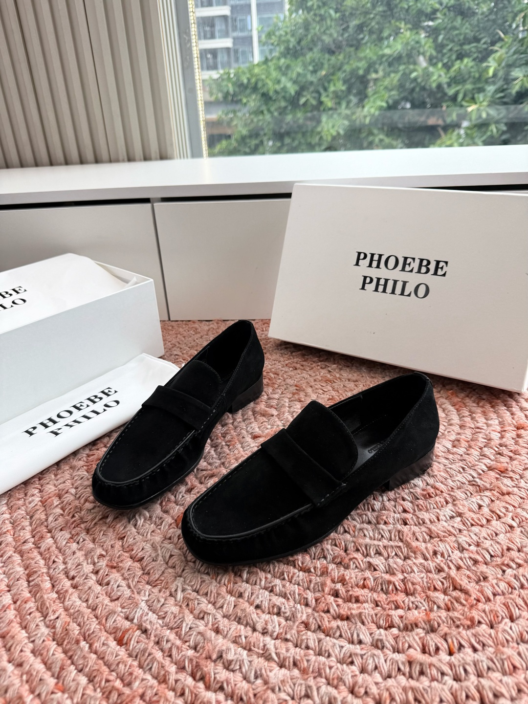 G213Phoebe Phil*新款乐福鞋经典的芭蕾鞋型，搭配鞋头的小蝴蝶结，自带软萌的少女感。鞋口的松