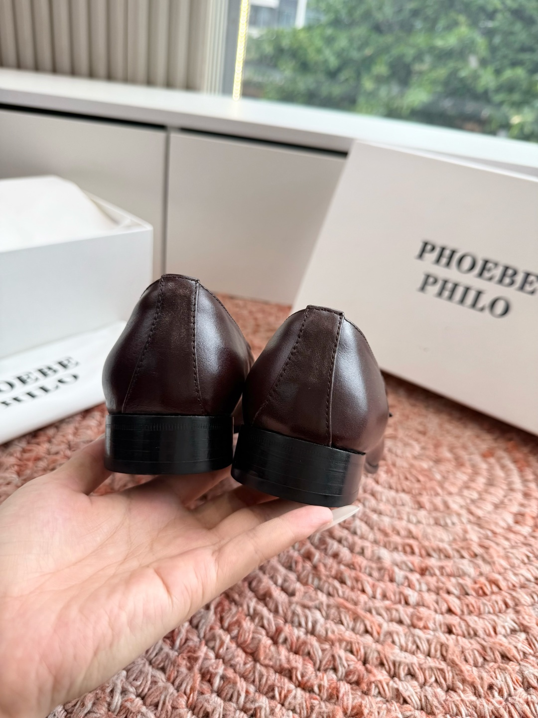 G213Phoebe Phil*新款乐福鞋经典的芭蕾鞋型，搭配鞋头的小蝴蝶结，自带软萌的少女感。鞋口的松