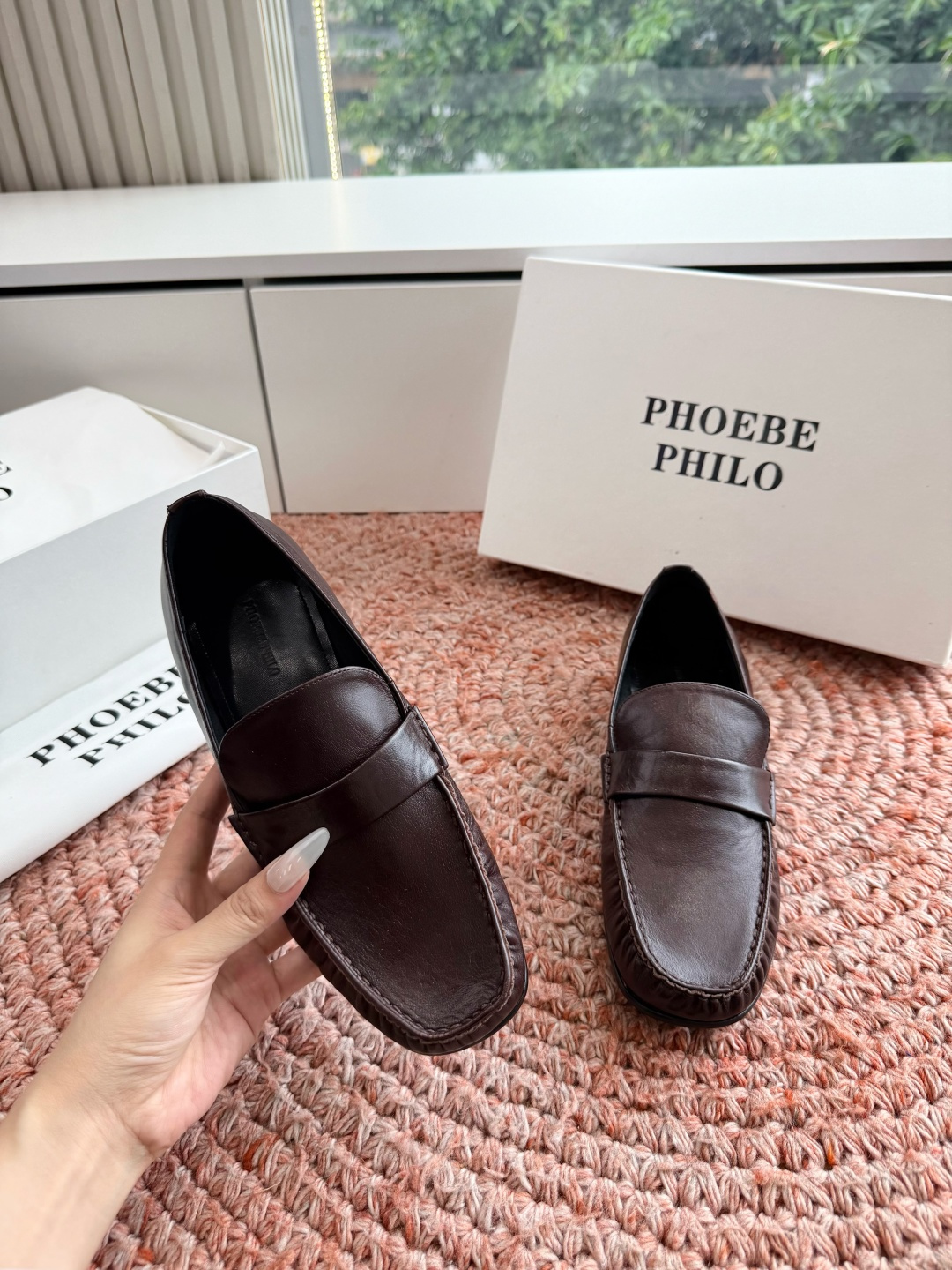 G213Phoebe Phil*新款乐福鞋经典的芭蕾鞋型，搭配鞋头的小蝴蝶结，自带软萌的少女感。鞋口的松