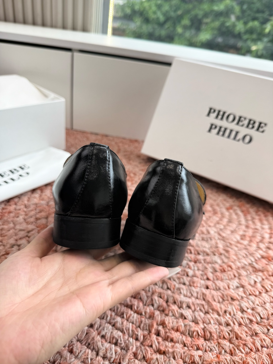 G213Phoebe Phil*新款乐福鞋经典的芭蕾鞋型，搭配鞋头的小蝴蝶结，自带软萌的少女感。鞋口的松
