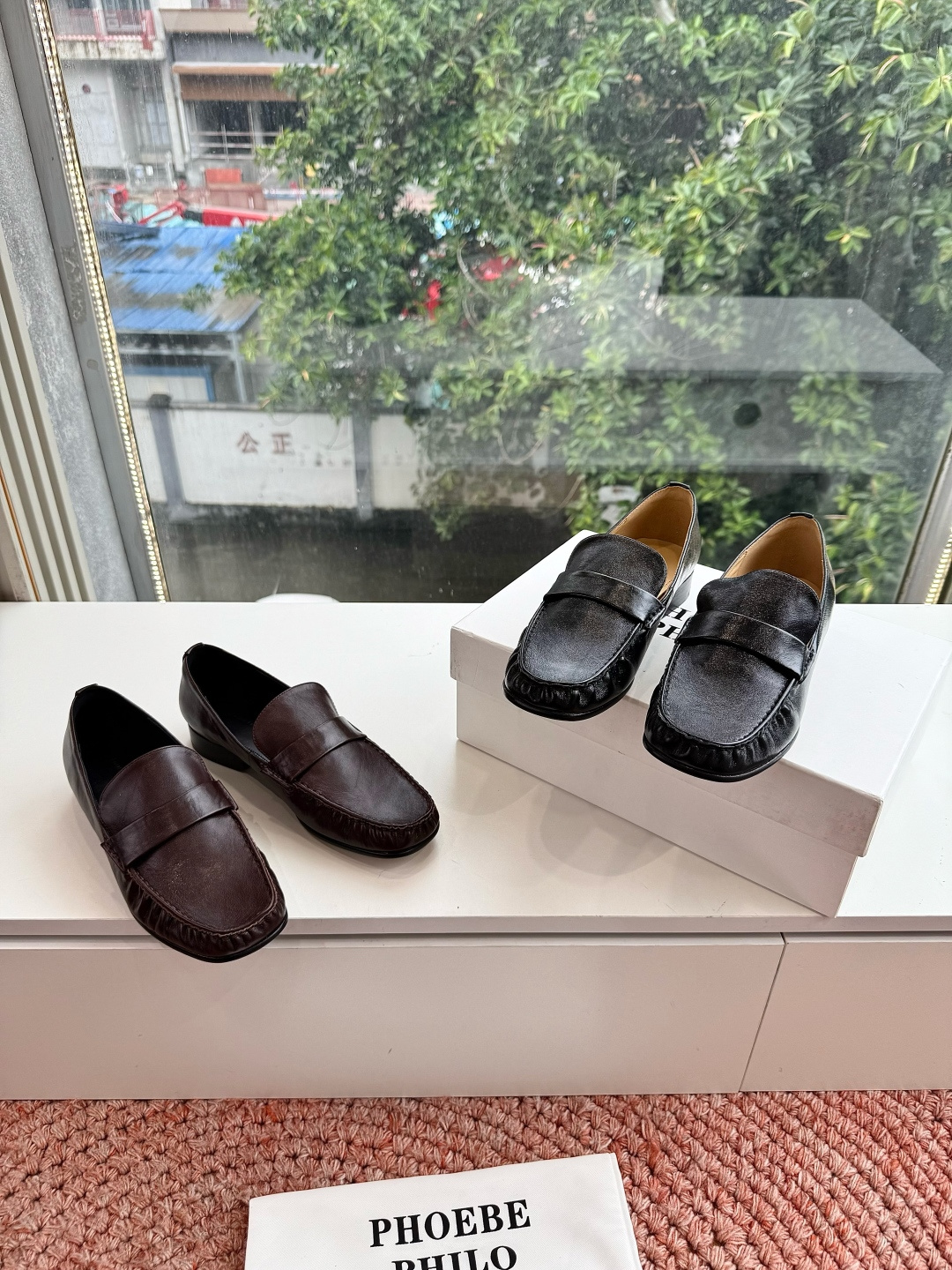 G213Phoebe Phil*新款乐福鞋经典的芭蕾鞋型，搭配鞋头的小蝴蝶结，自带软萌的少女感。鞋口的松