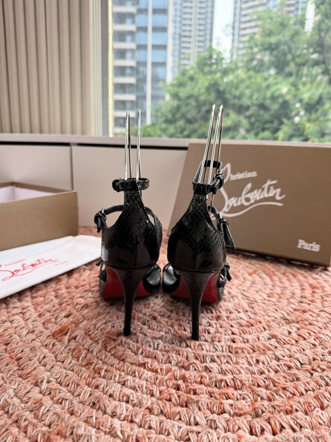 G277Christian Louboutin红底鞋防水台凉鞋选到了颜色真好看呀[色色R]MyThere