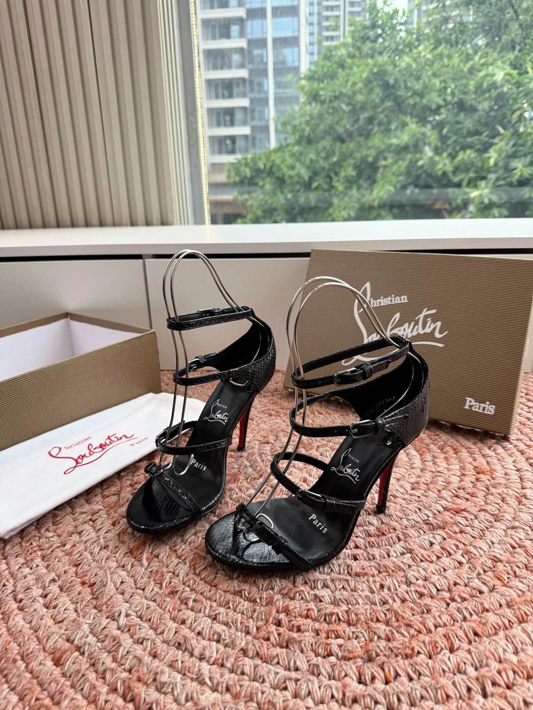 G277Christian Louboutin红底鞋防水台凉鞋选到了颜色真好看呀[色色R]MyThere