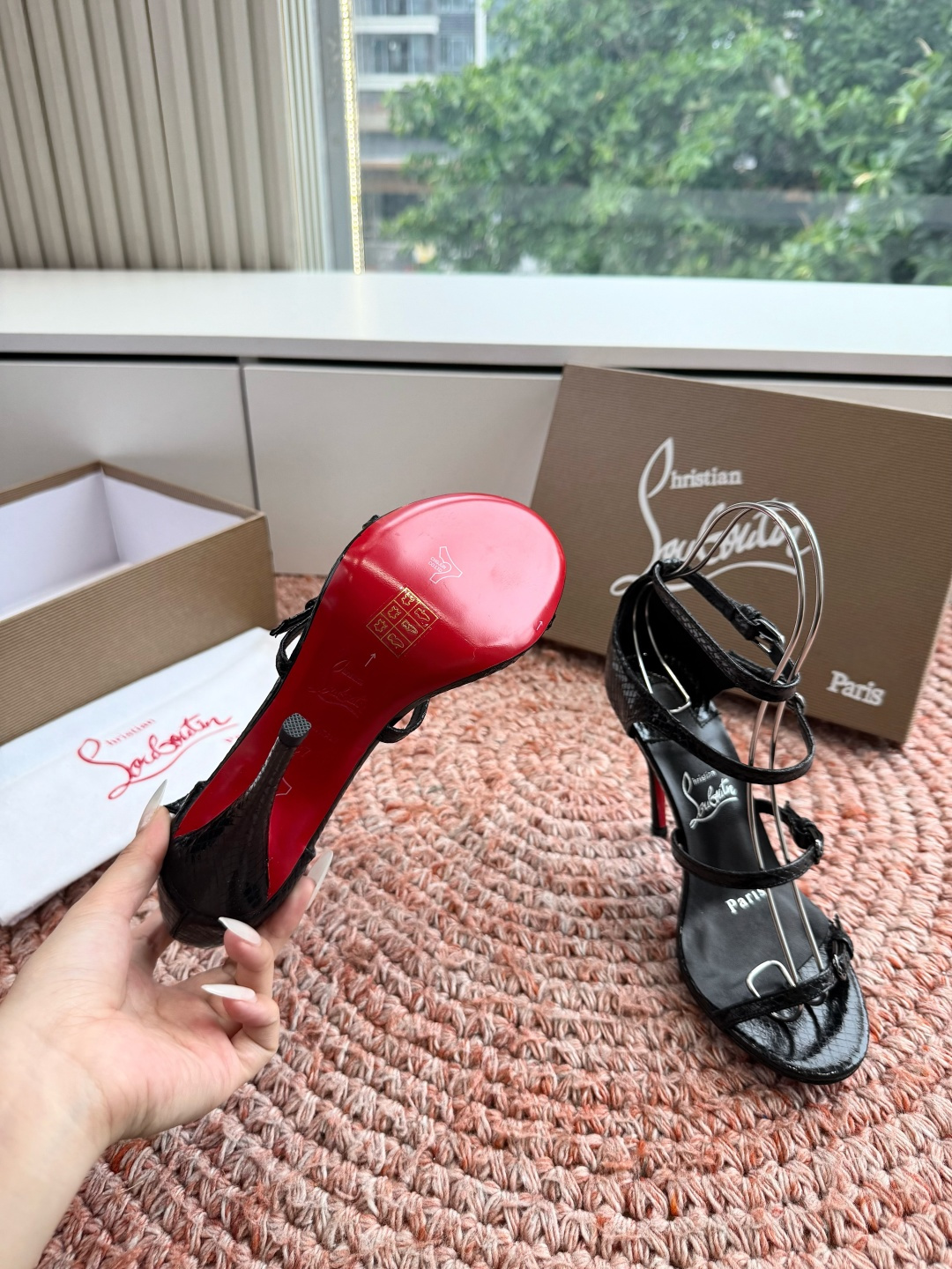 G277Christian Louboutin红底鞋防水台凉鞋选到了颜色真好看呀[色色R]MyThere