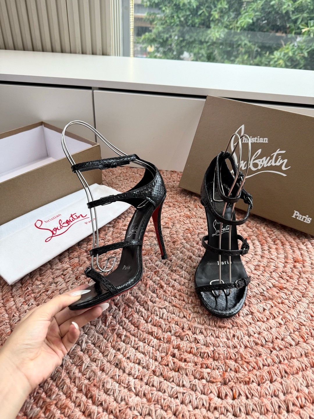 G277Christian Louboutin红底鞋防水台凉鞋选到了颜色真好看呀[色色R]MyThere