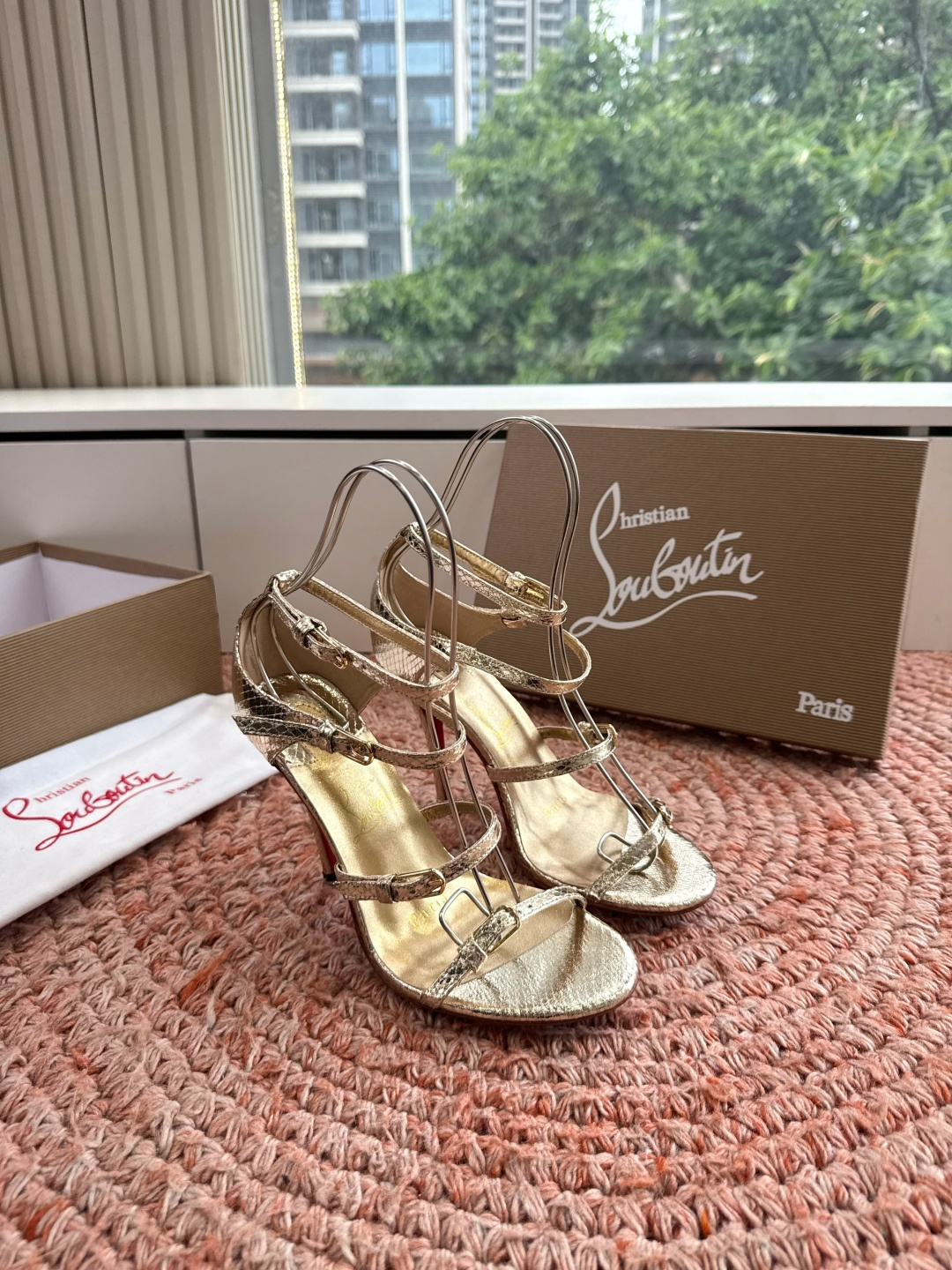 G277Christian Louboutin红底鞋防水台凉鞋选到了颜色真好看呀[色色R]MyThere