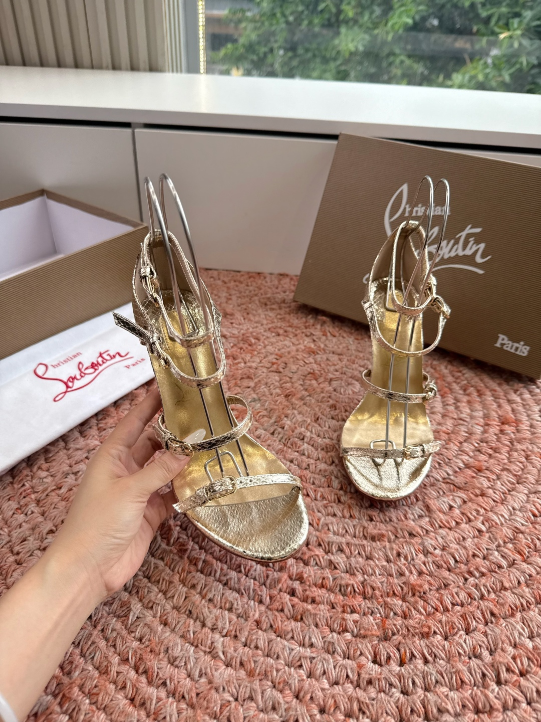 G277Christian Louboutin红底鞋防水台凉鞋选到了颜色真好看呀[色色R]MyThere