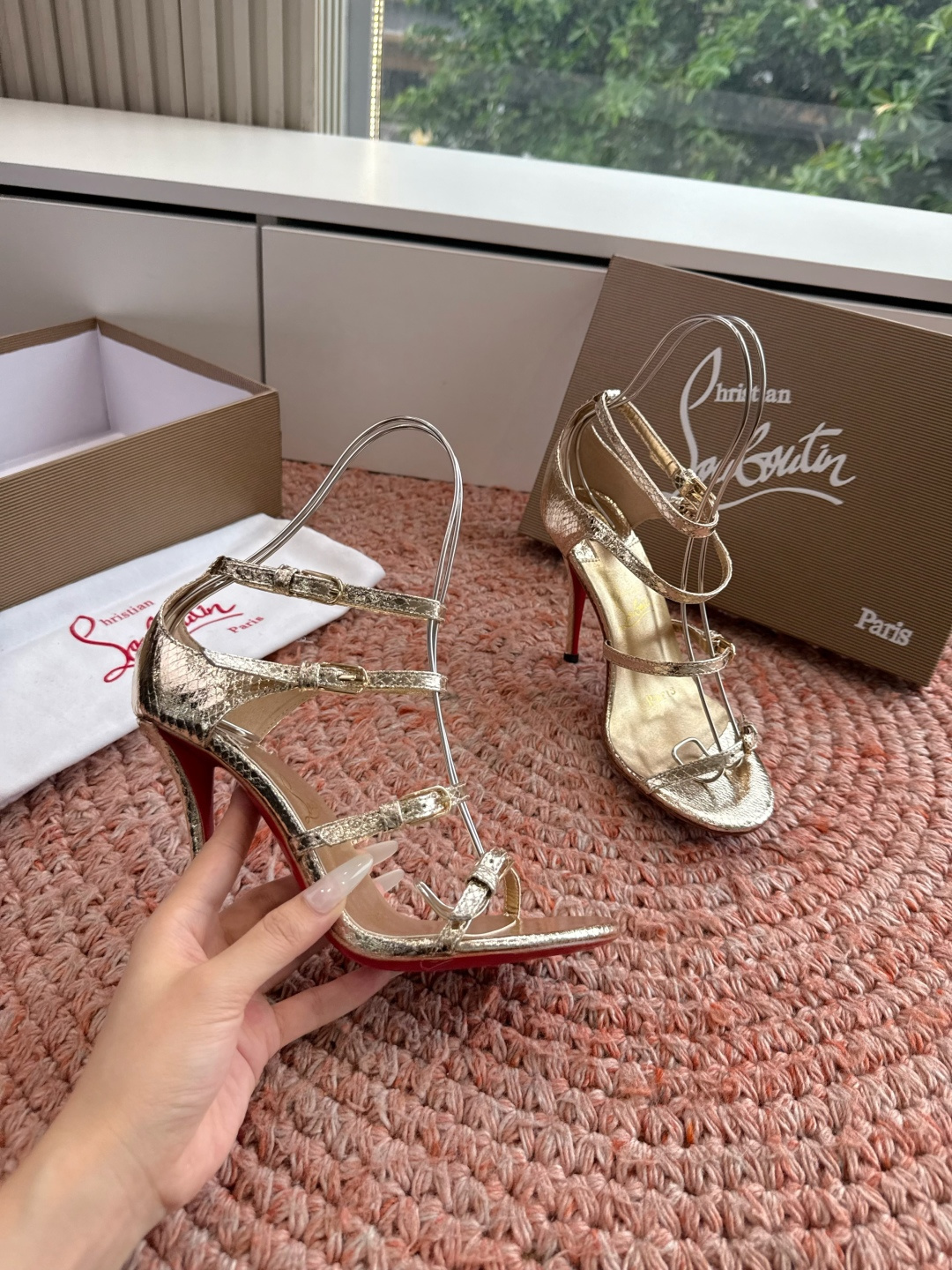 G277Christian Louboutin红底鞋防水台凉鞋选到了颜色真好看呀[色色R]MyThere