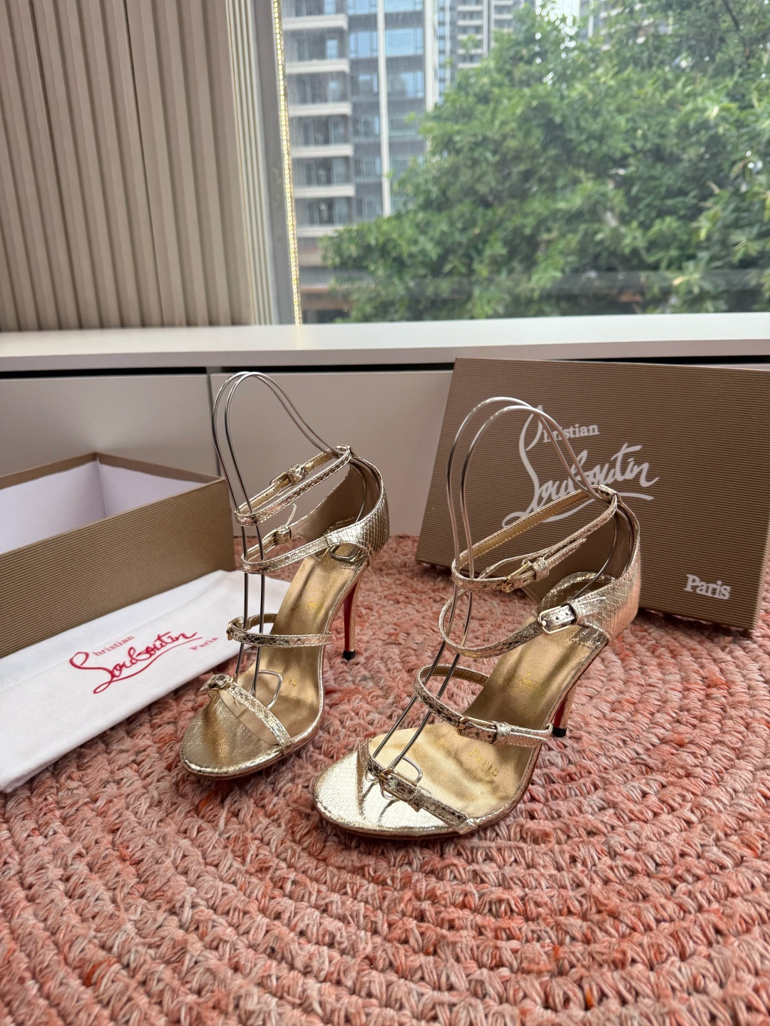 G277Christian Louboutin红底鞋防水台凉鞋选到了颜色真好看呀[色色R]MyThere