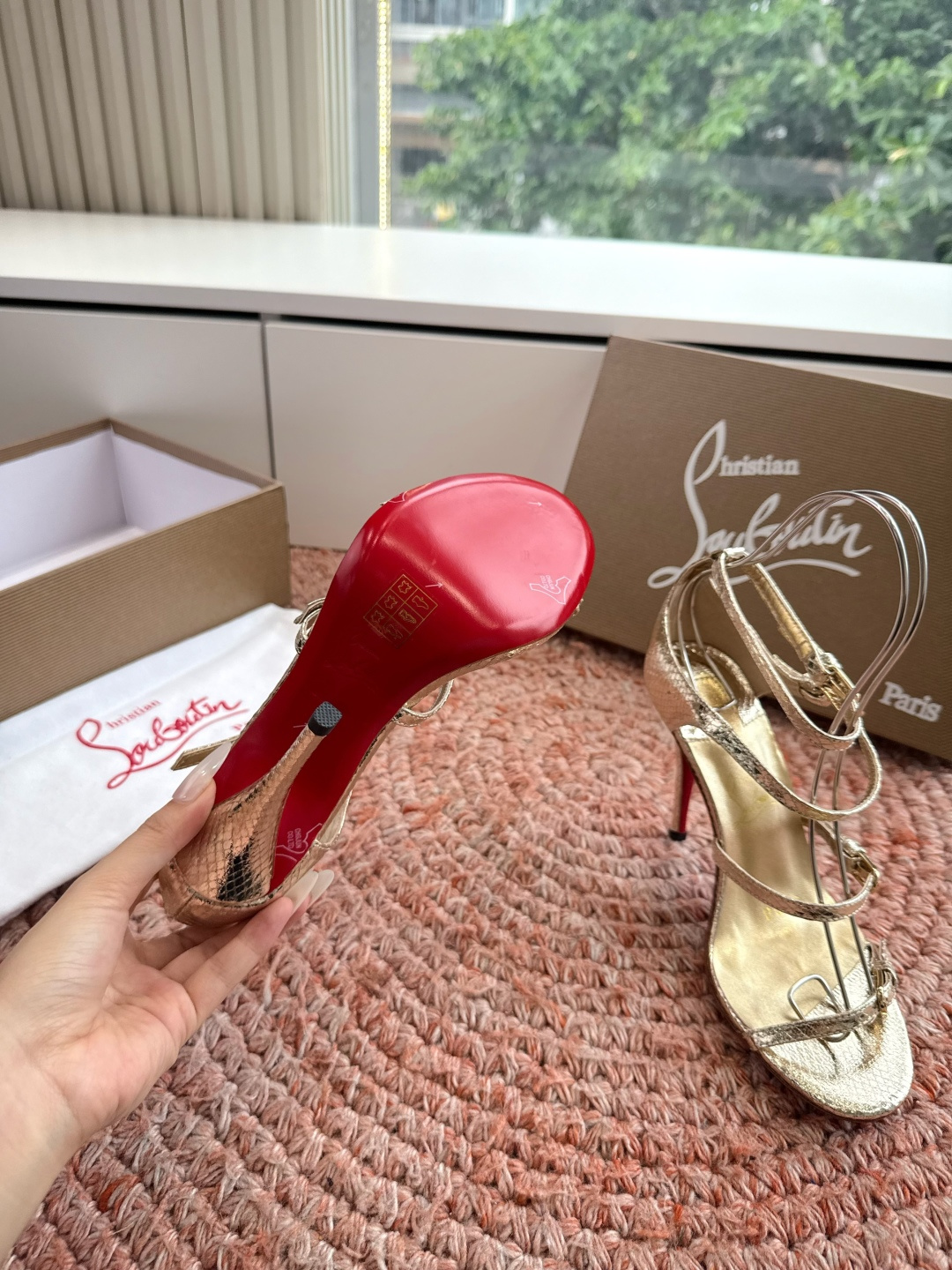 G277Christian Louboutin红底鞋防水台凉鞋选到了颜色真好看呀[色色R]MyThere