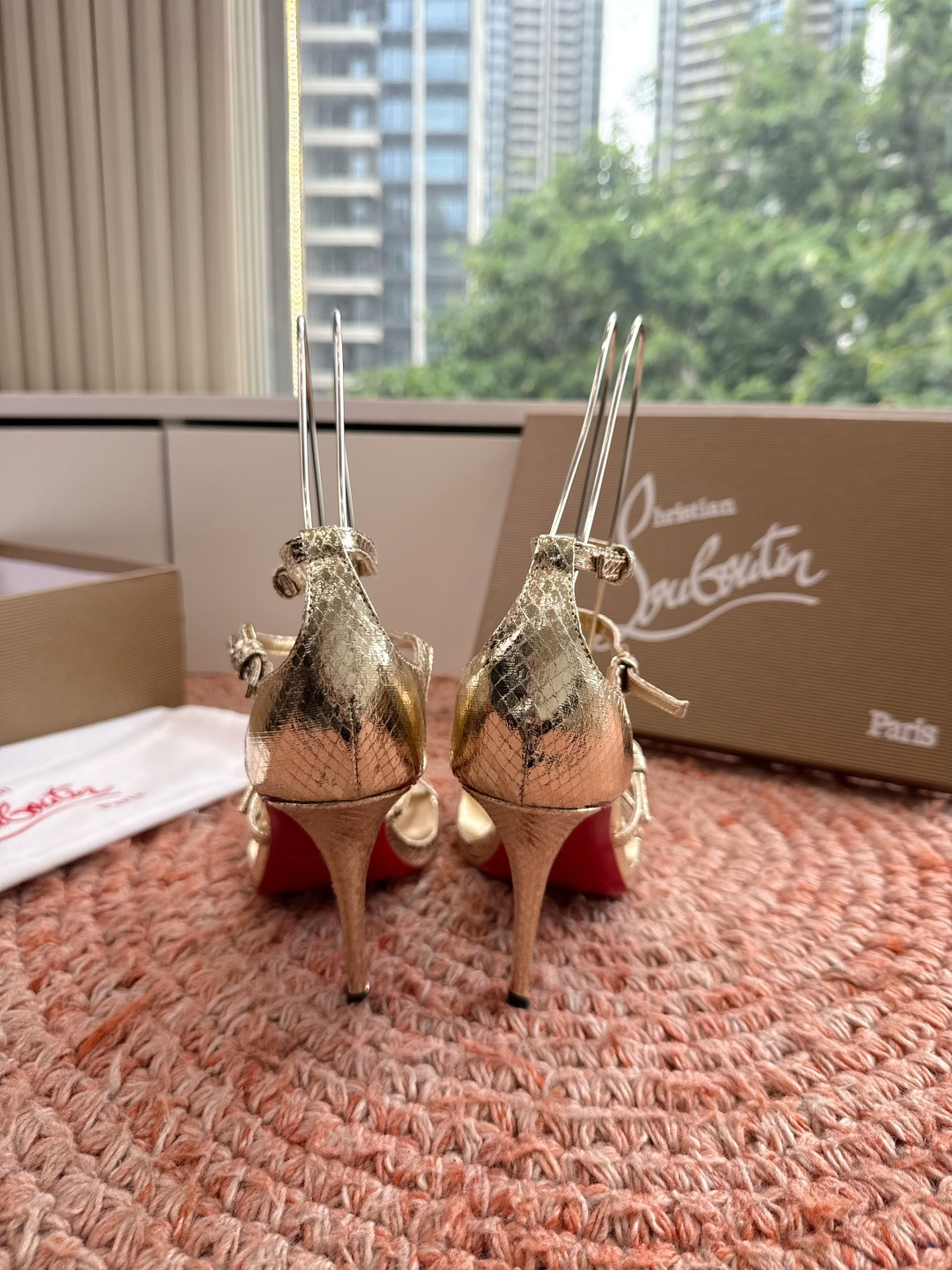 G277Christian Louboutin红底鞋防水台凉鞋选到了颜色真好看呀[色色R]MyThere