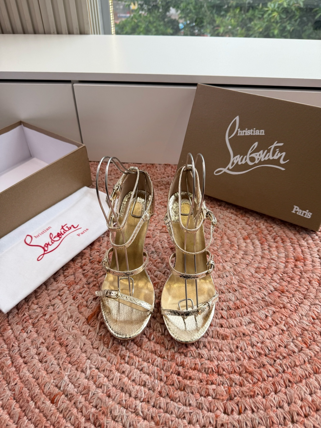 G277Christian Louboutin红底鞋防水台凉鞋选到了颜色真好看呀[色色R]MyThere