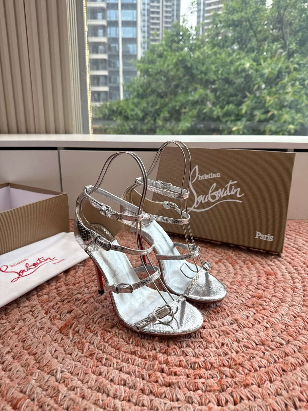 G277Christian Louboutin红底鞋防水台凉鞋选到了颜色真好看呀[色色R]MyThere