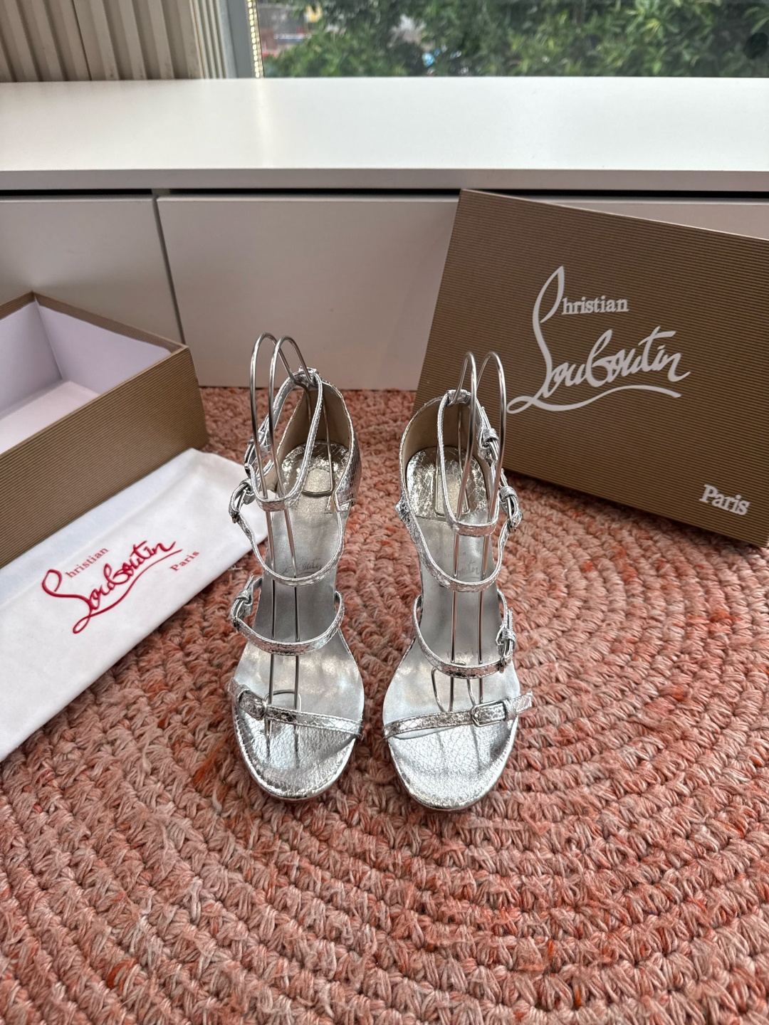 G277Christian Louboutin红底鞋防水台凉鞋选到了颜色真好看呀[色色R]MyThere