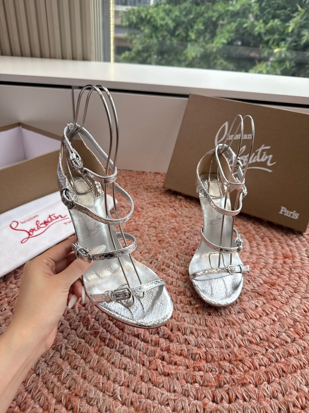 G277Christian Louboutin红底鞋防水台凉鞋选到了颜色真好看呀[色色R]MyThere