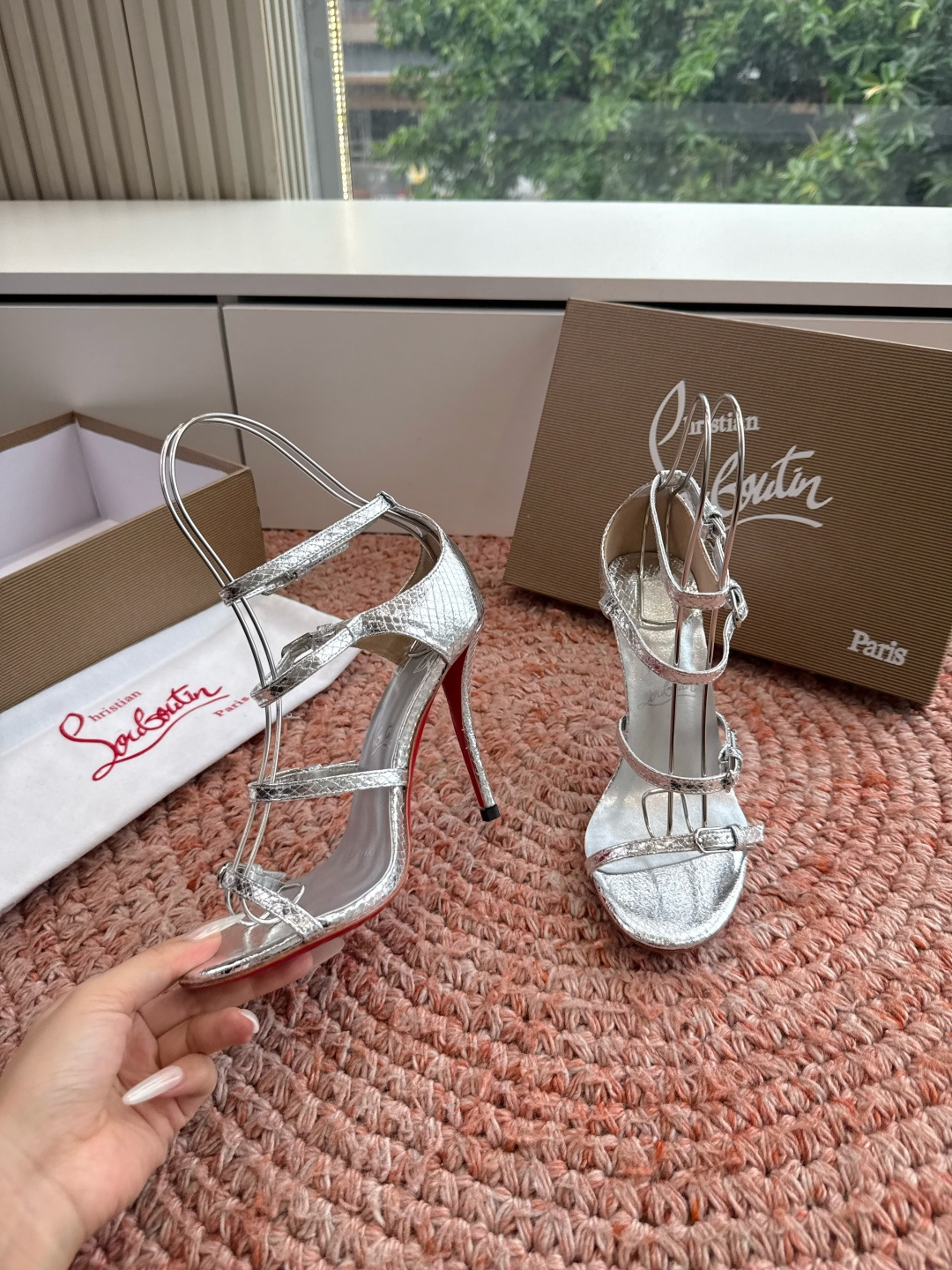 G277Christian Louboutin红底鞋防水台凉鞋选到了颜色真好看呀[色色R]MyThere