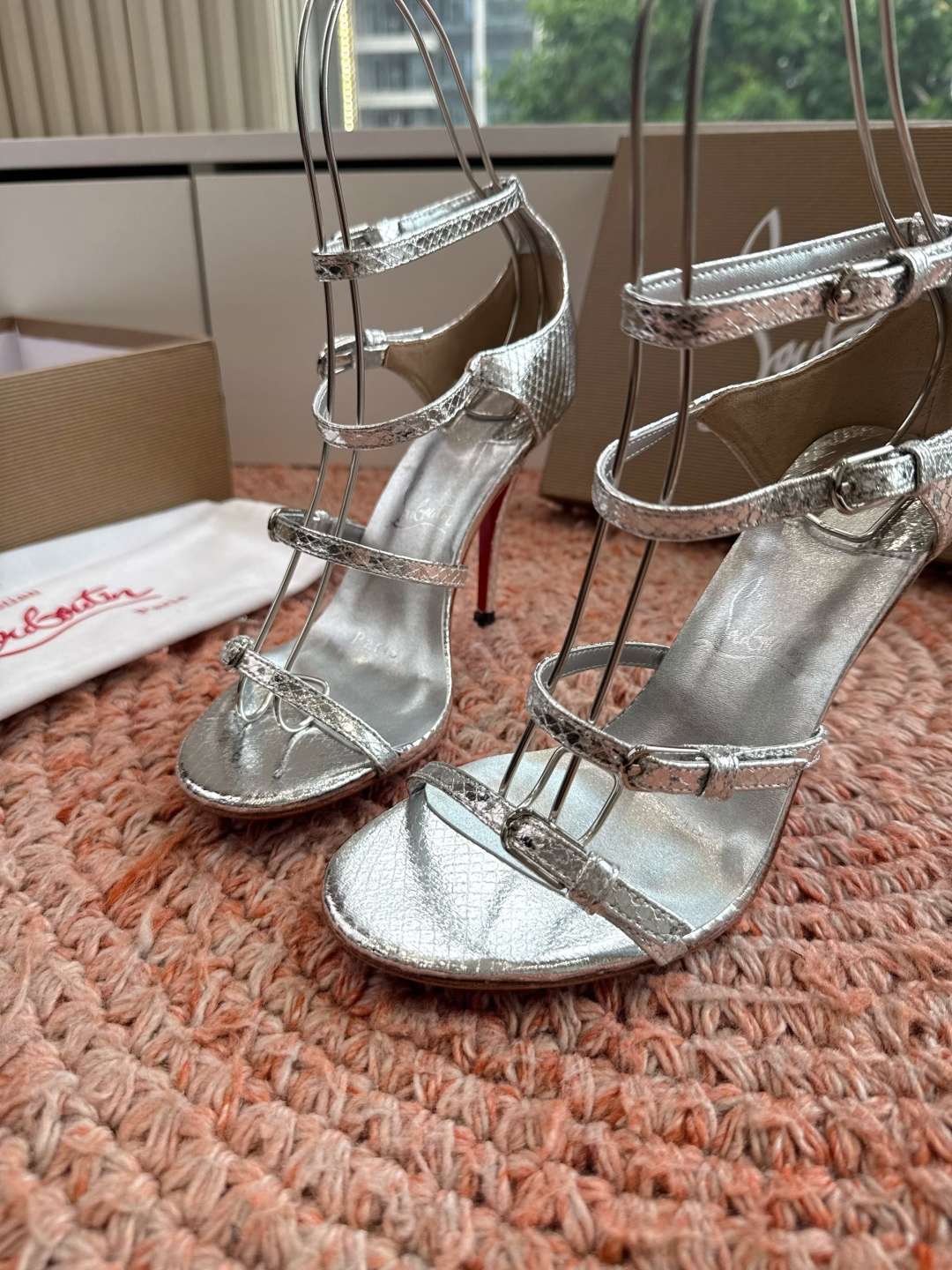 G277Christian Louboutin红底鞋防水台凉鞋选到了颜色真好看呀[色色R]MyThere