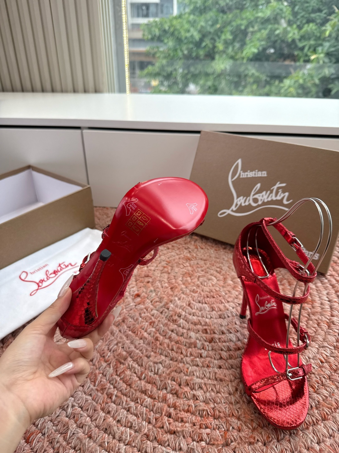 G277Christian Louboutin红底鞋防水台凉鞋选到了颜色真好看呀[色色R]MyThere