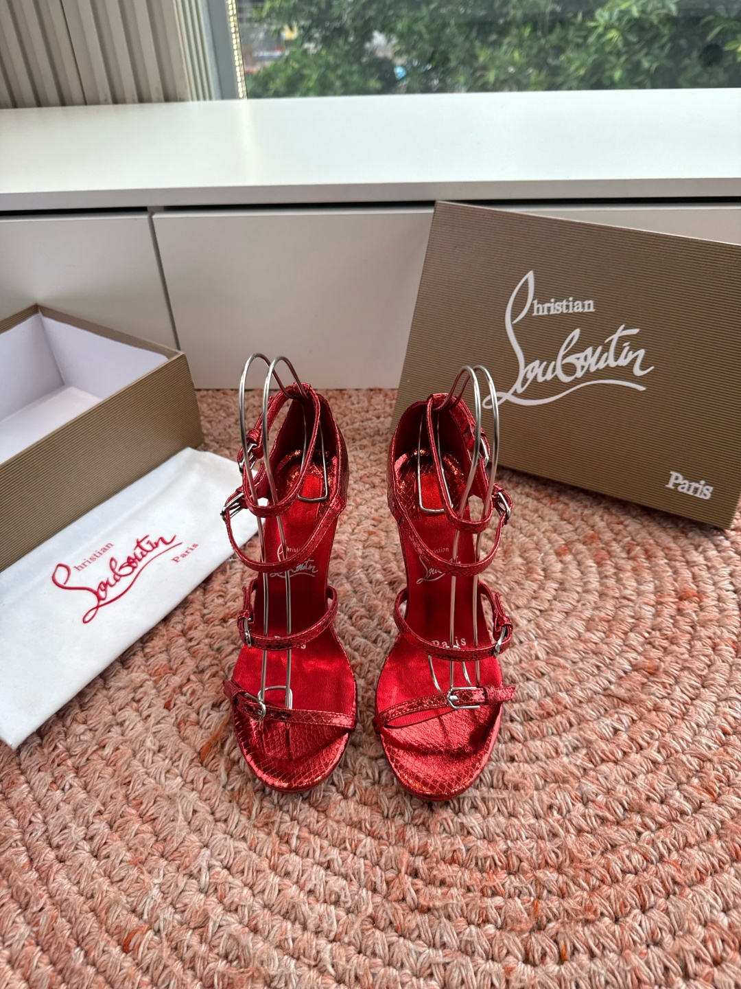 G277Christian Louboutin红底鞋防水台凉鞋选到了颜色真好看呀[色色R]MyThere