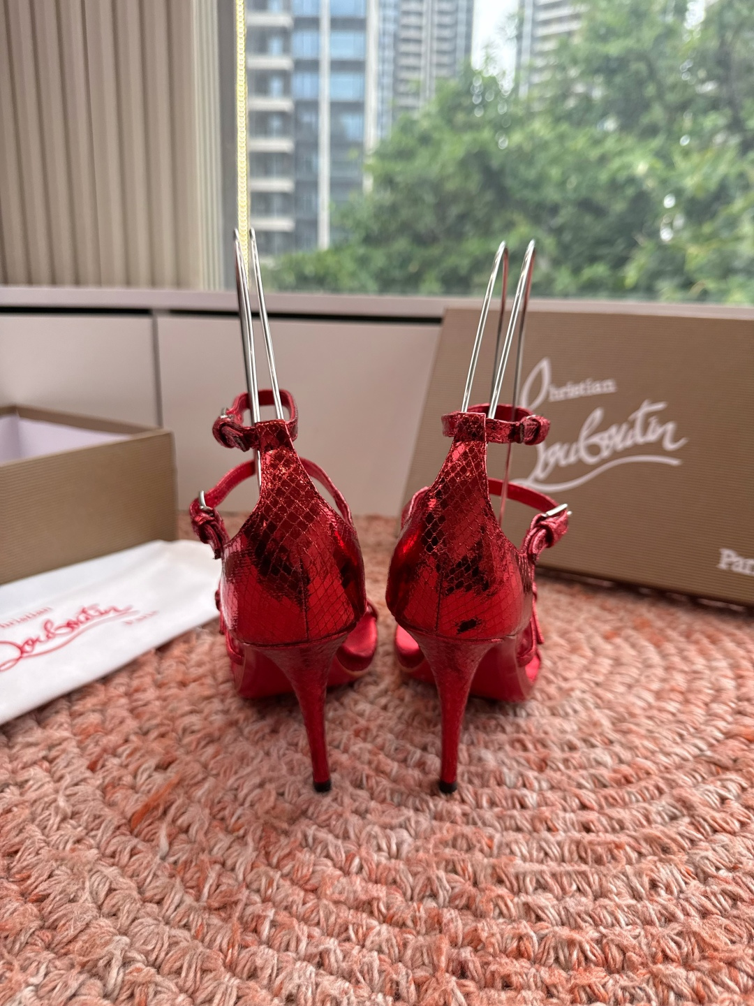 G277Christian Louboutin红底鞋防水台凉鞋选到了颜色真好看呀[色色R]MyThere