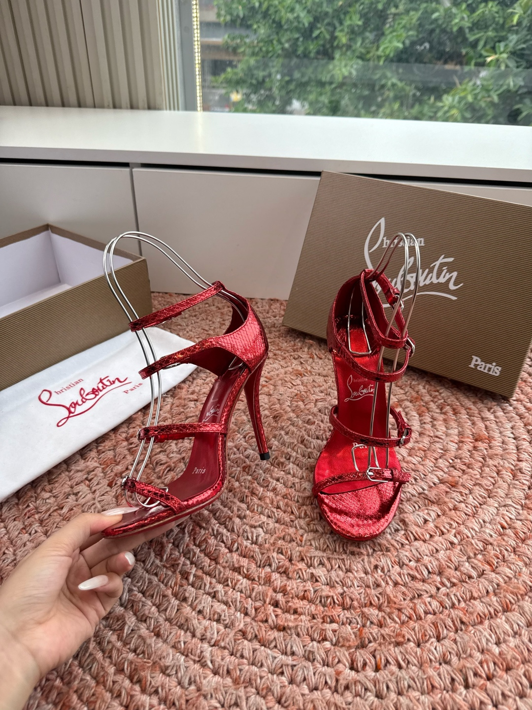 G277Christian Louboutin红底鞋防水台凉鞋选到了颜色真好看呀[色色R]MyThere