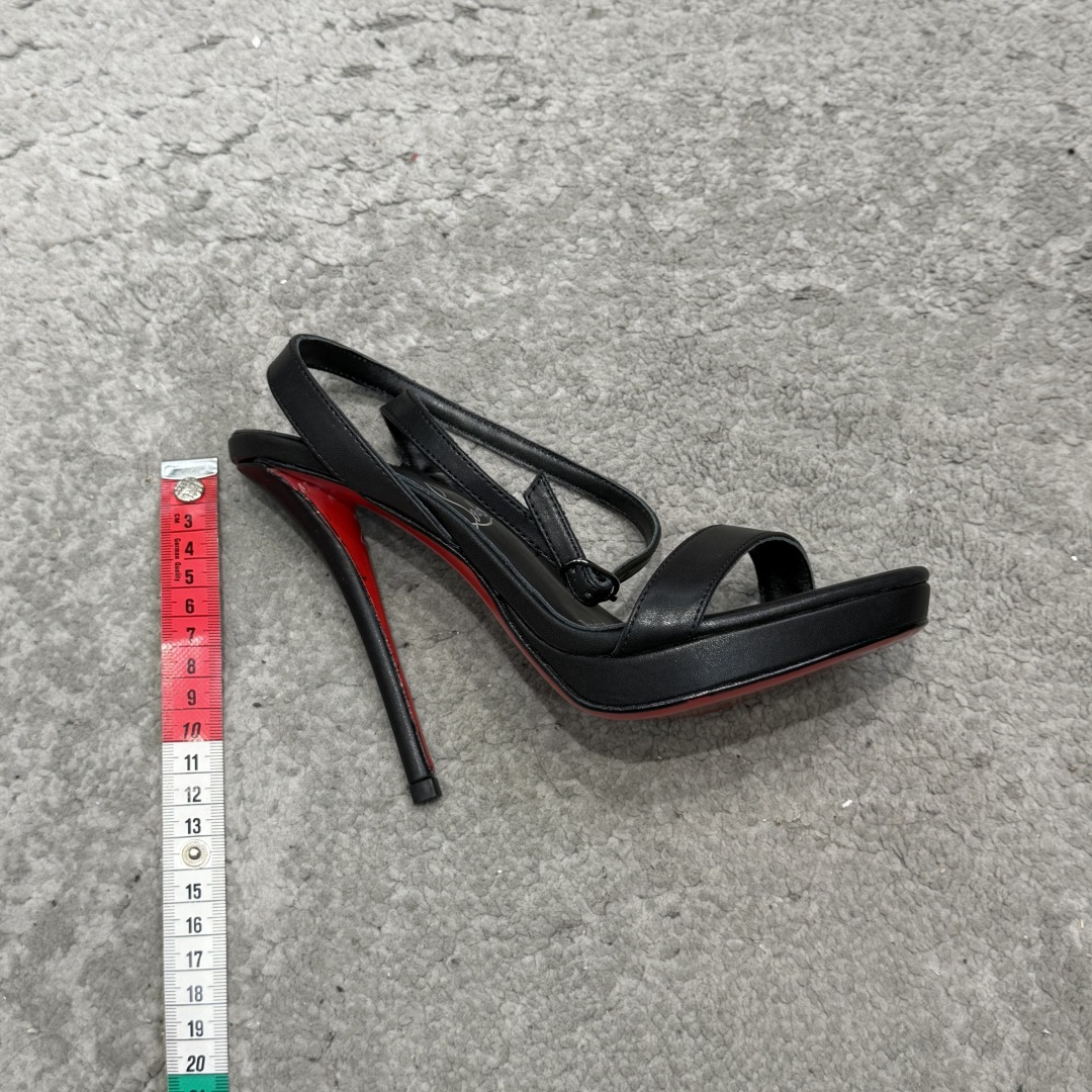 G277Christian Louboutin红底鞋防水台凉鞋选到了颜色真好看呀[色色R]MyThere